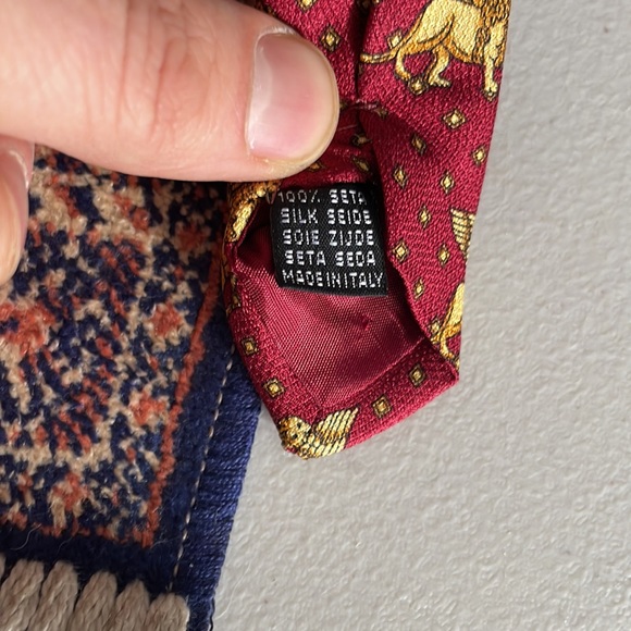 Marco Polo Italian 100% silk Tie Lion of Venice Pattern - Picture 5 of 7